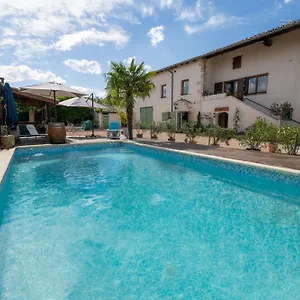 Cocon De Morgon Bed & Breakfast